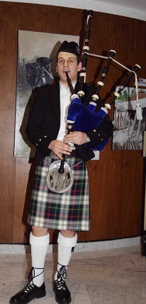 IMG_3840.jpg - William welcoming everyone